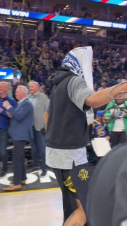 爱游戏官网-勇士客场击败太阳，终结对手连胜的简单介绍