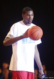 爱游戏在线-太阳客场击败公牛，吉尔伯托全场分