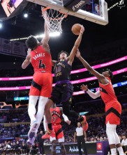 爱游戏下载-湖人主场大胜猛龙，士气高昂信心十足