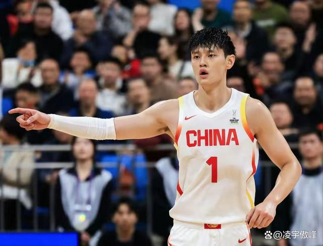 关于精彩瞬间回顾：球场上的风云人物的信息