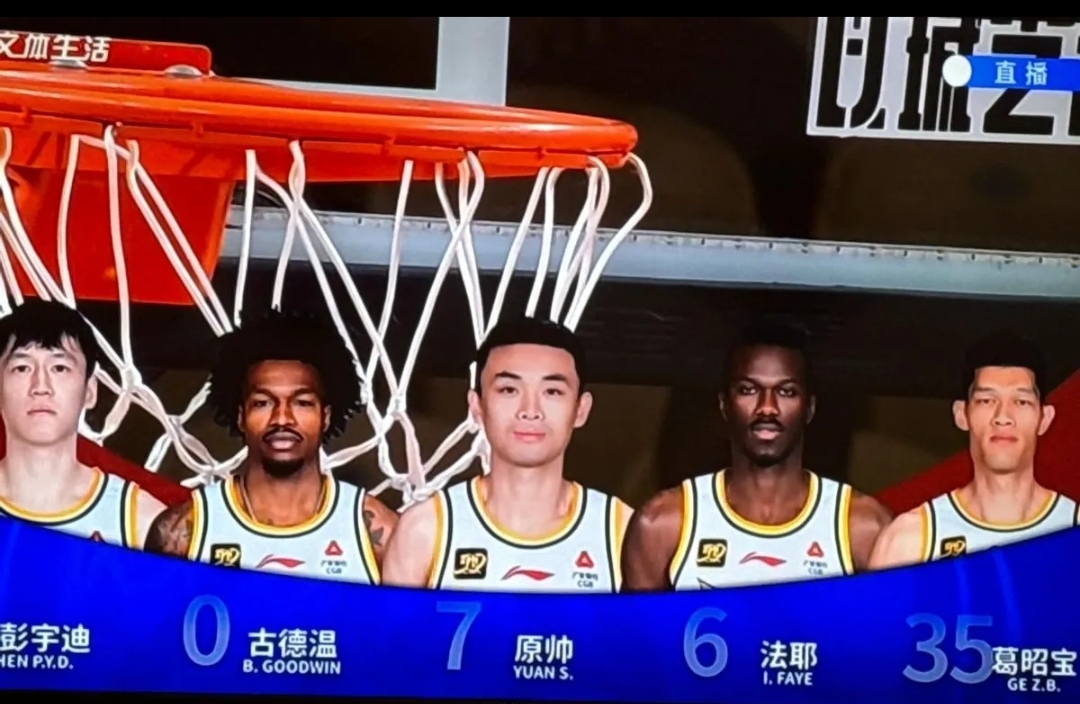 著名教练带领球队获得关键比赛胜利