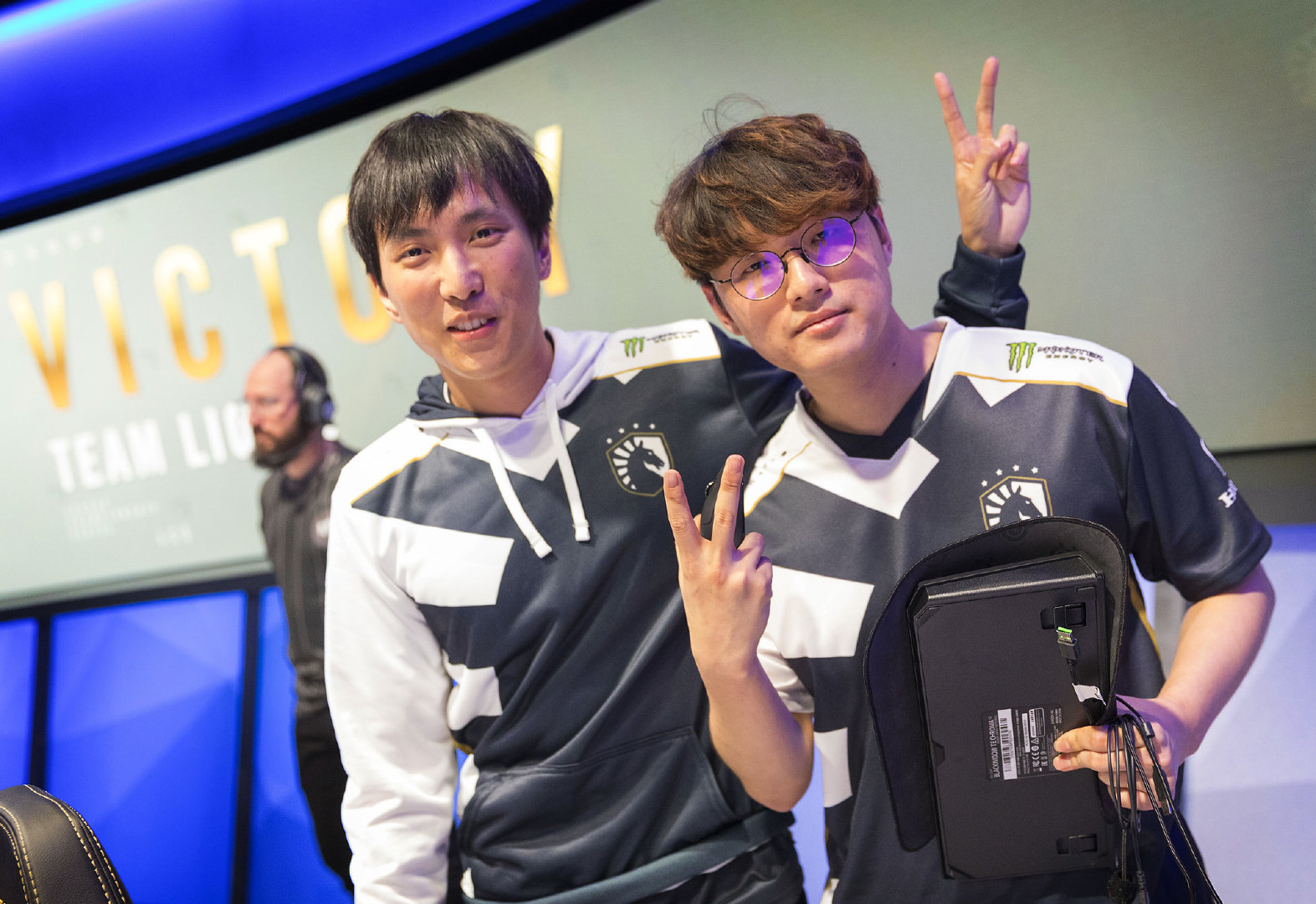 LGD碾压TL，CoreJJ团战一打五小组赛3:1（上海）