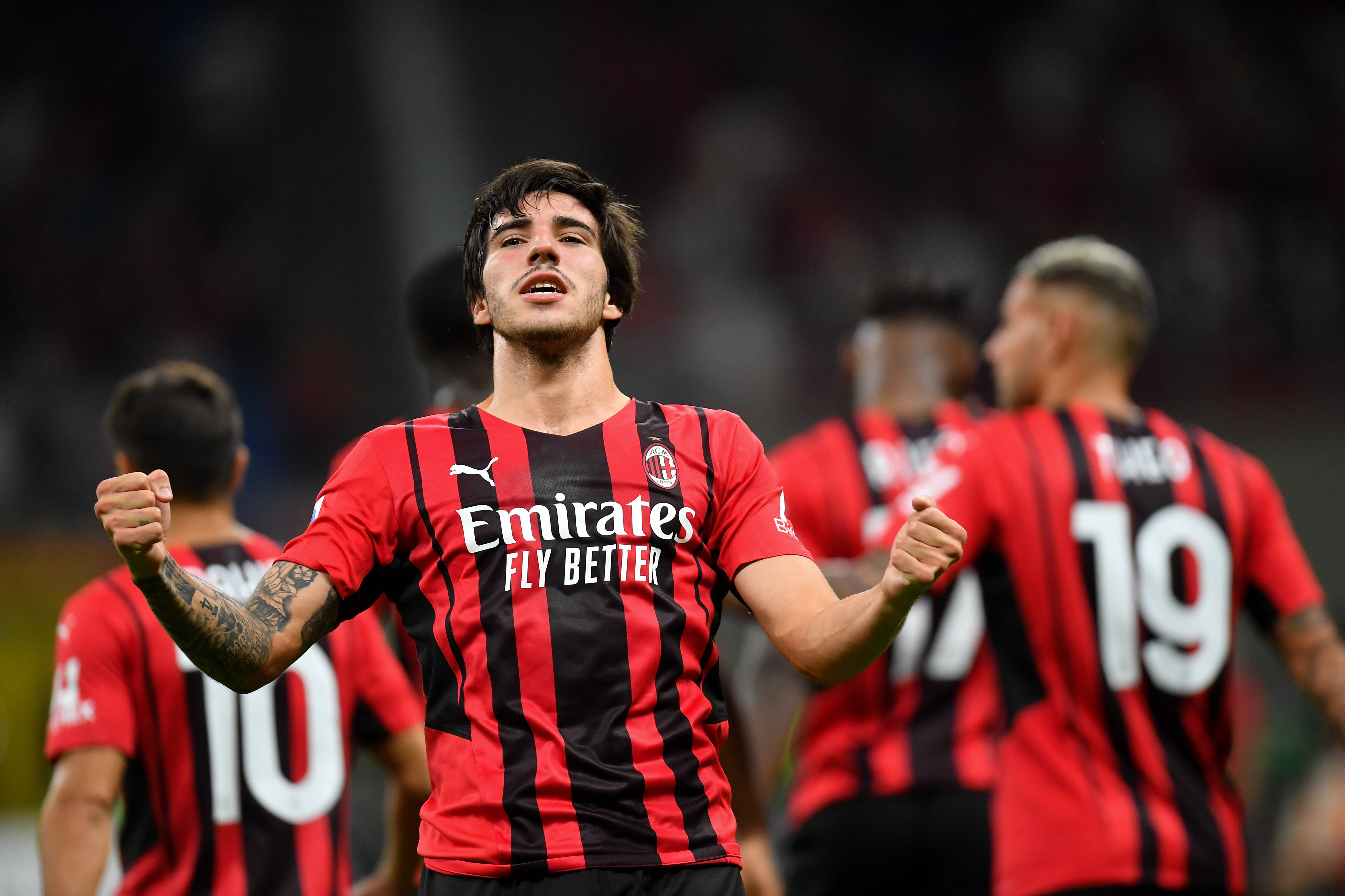 包含博洛尼亚队全队状态火热，获得连胜的词条