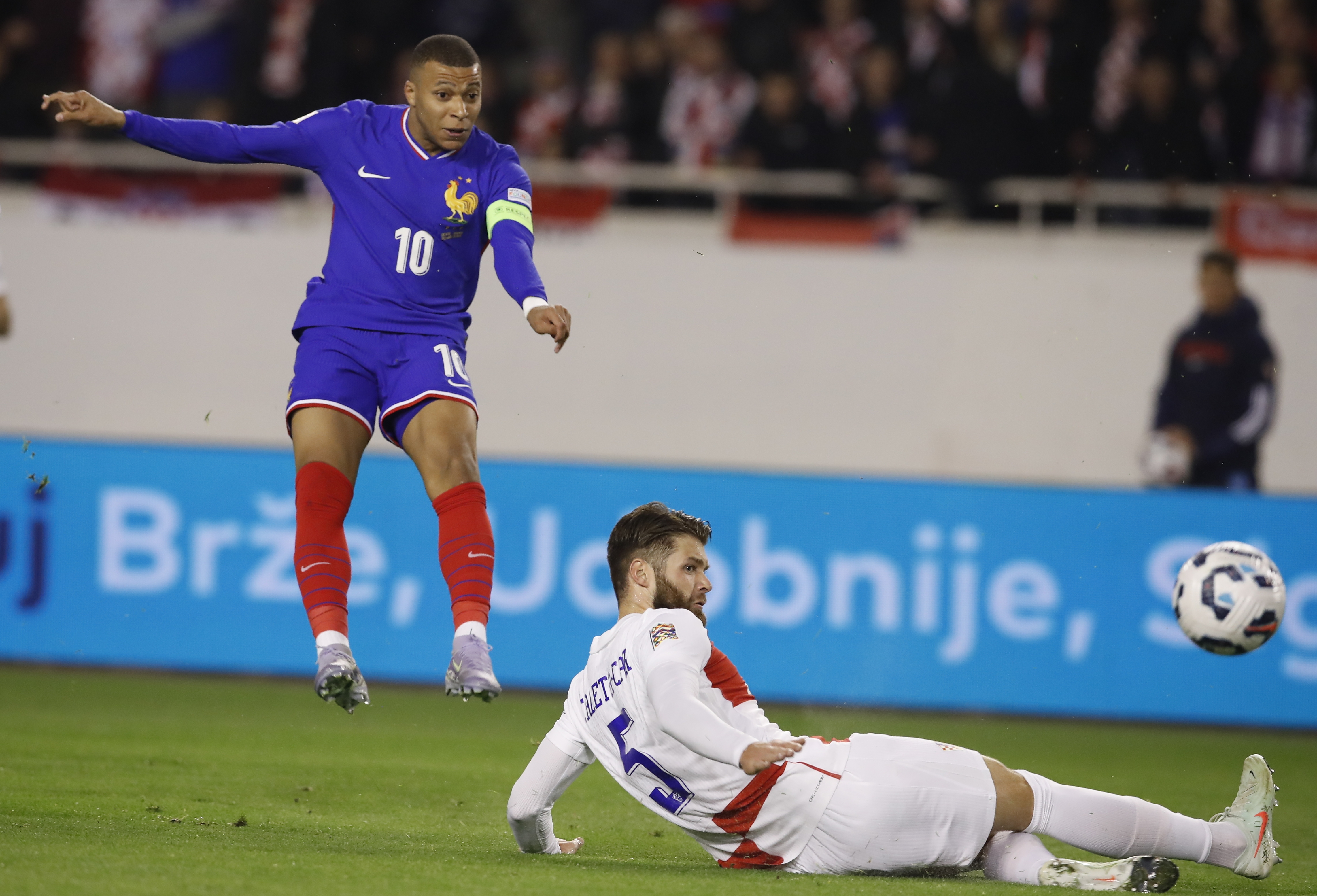 克罗地亚客场告捷，成功跻身欧冠淘汰赛