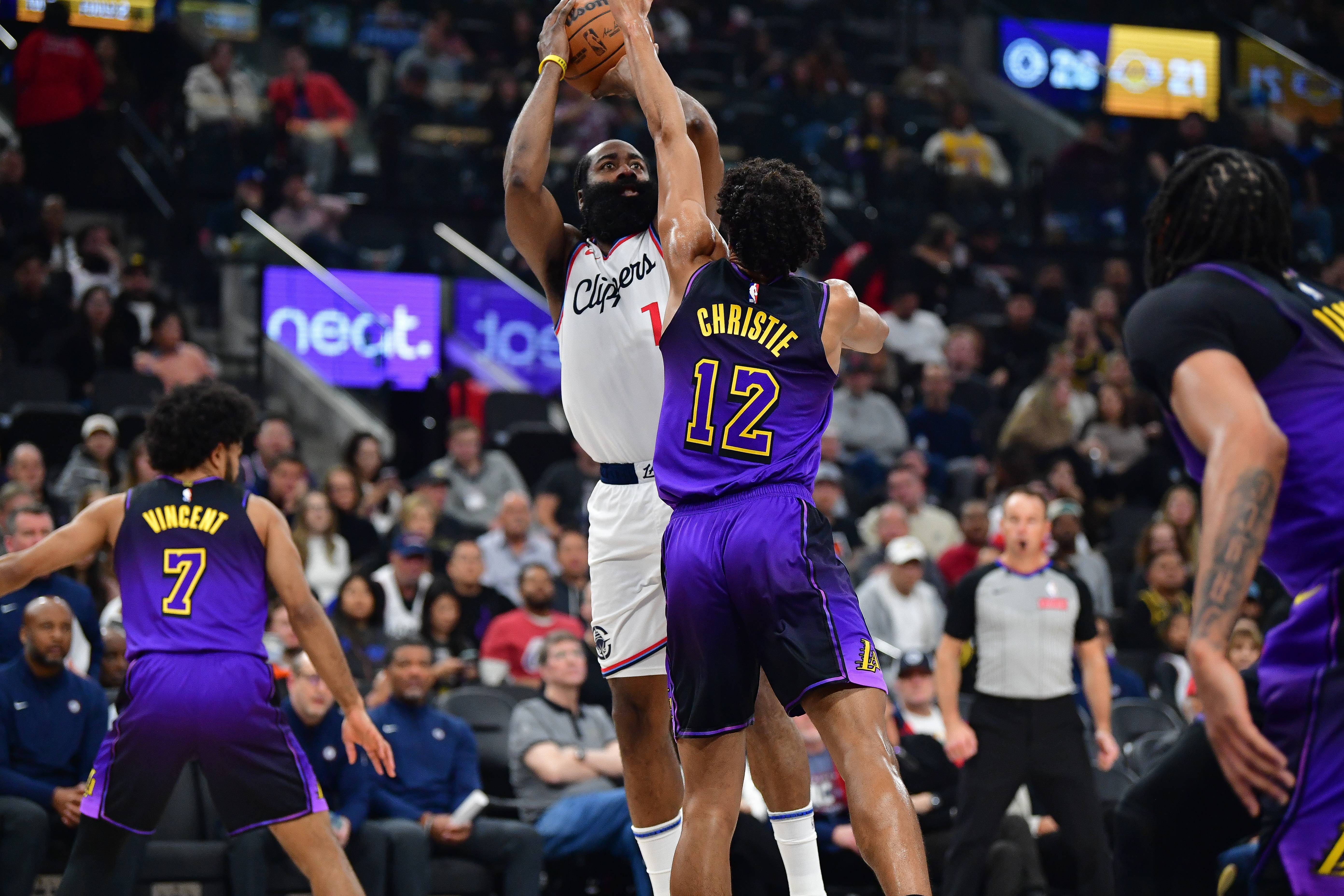 快船击败湖人，豪取四连胜