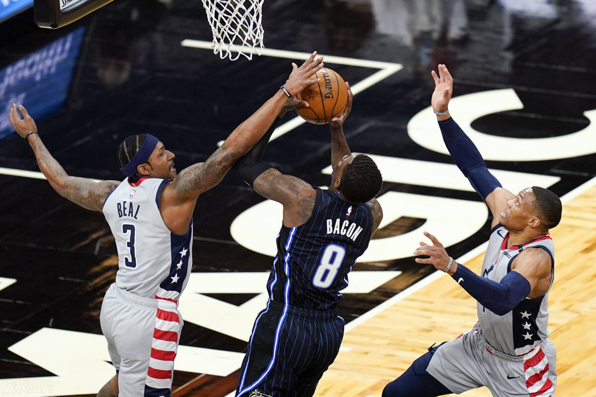 关于奇才大胜魔术，比尔发威攻防俱佳的信息