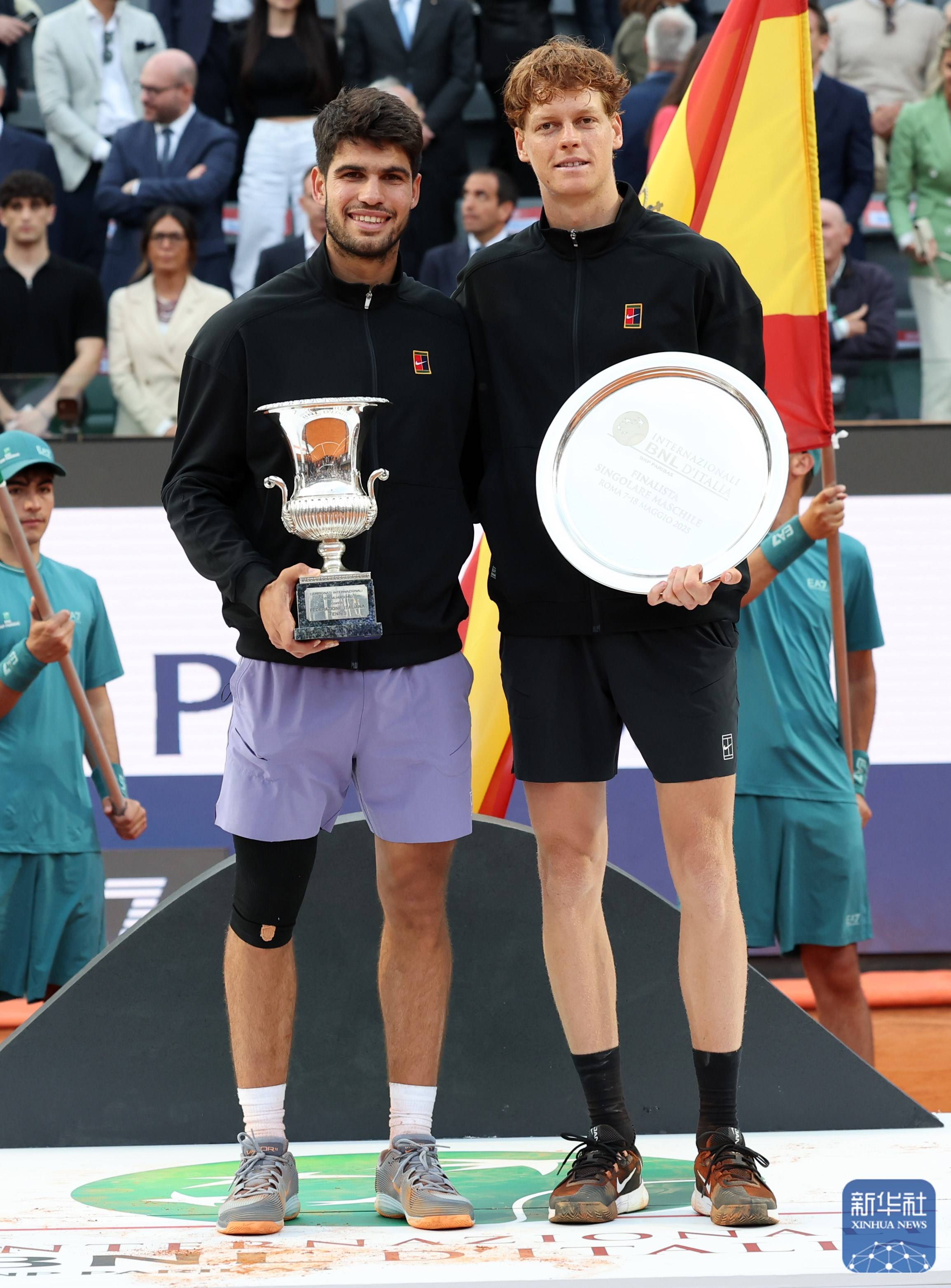 包含意大利网球队逆转澳大利亚网球队，阿尔卡拉斯爆发神勇的词条