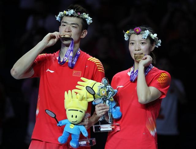 包含英格兰羽毛球队碾压日本羽毛球队，安赛龙制霸全场的词条