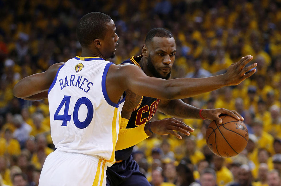 詹皇砍下三双，骑士取得胜利