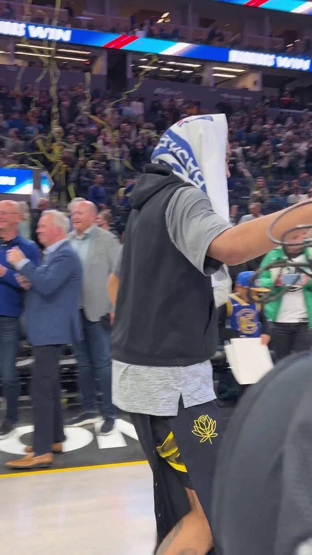 勇士客场击败太阳，终结对手连胜的简单介绍