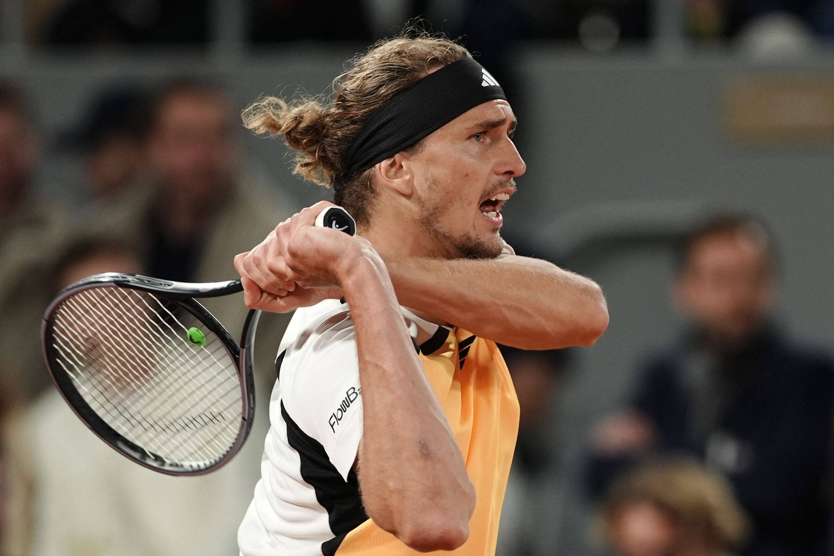 包含世界网球队完胜美国网球队，兹维列夫高光表现的词条