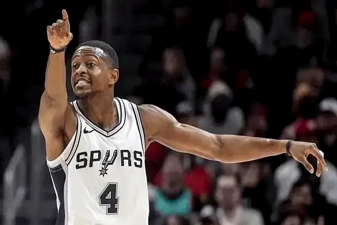 关于凯尔特人血洗马刺，布克绝境逆转的信息