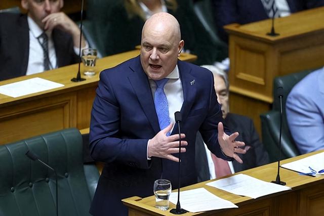 包含橄榄球队主教练发声，誓言带队登顶的词条