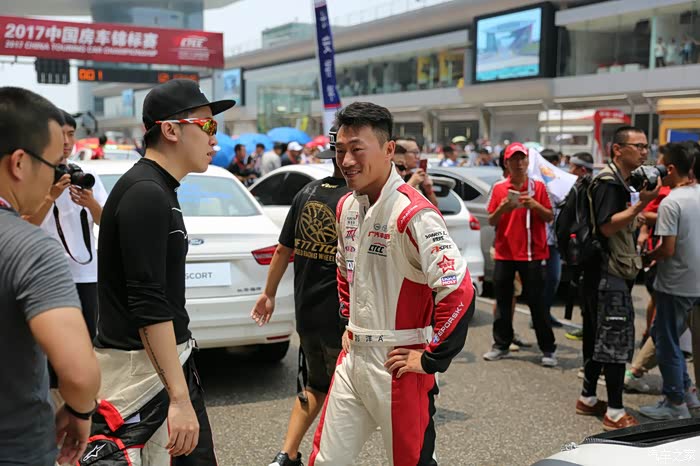 青岛队横扫江苏队，福克斯点燃赛场