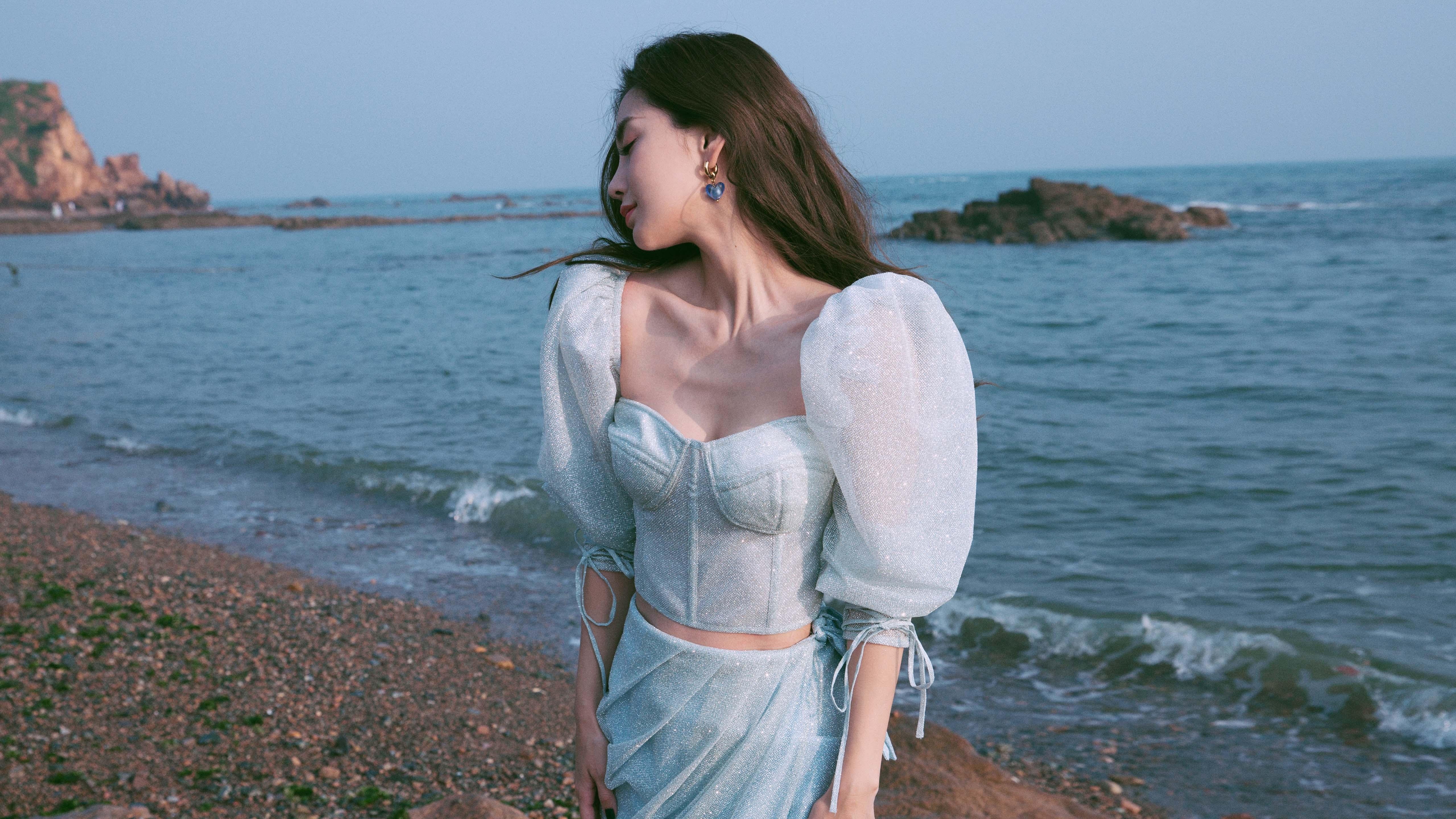 引擎咆哮中的完美诗篇,米切尔在F1揭幕战之夜书写传奇